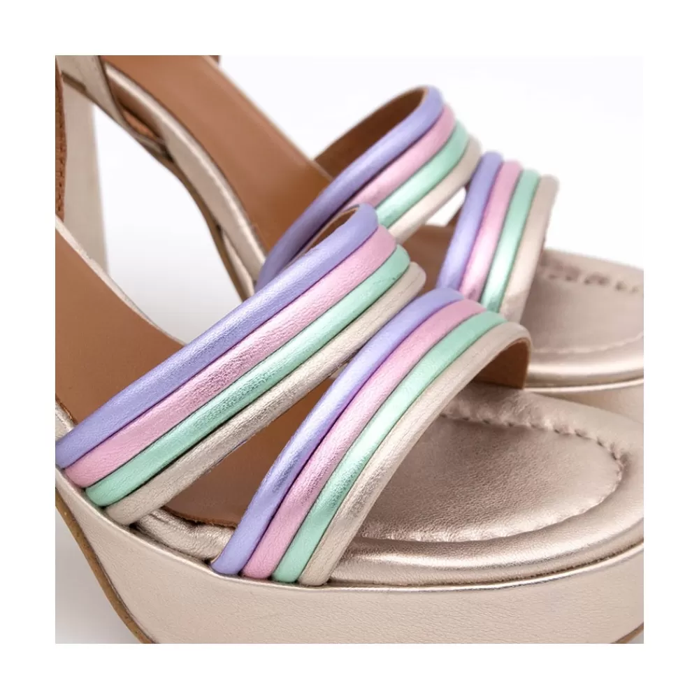 amber__sandalia_de_tiras_metalizadas_de_colores_con_tacon_ancho_y_plataforma_3.webp Mujer Ángel Alarcón Amber - Sandalia De Tiras Metalizadas De Colores Con Tacon Ancho Y Plataforma