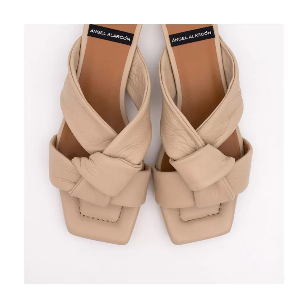amos__sandalia_plana_de_tiras_anchas_acolchadas_3.webp Mujer Ángel Alarcón Amos - Sandalia Plana De Tiras Anchas Acolchadas