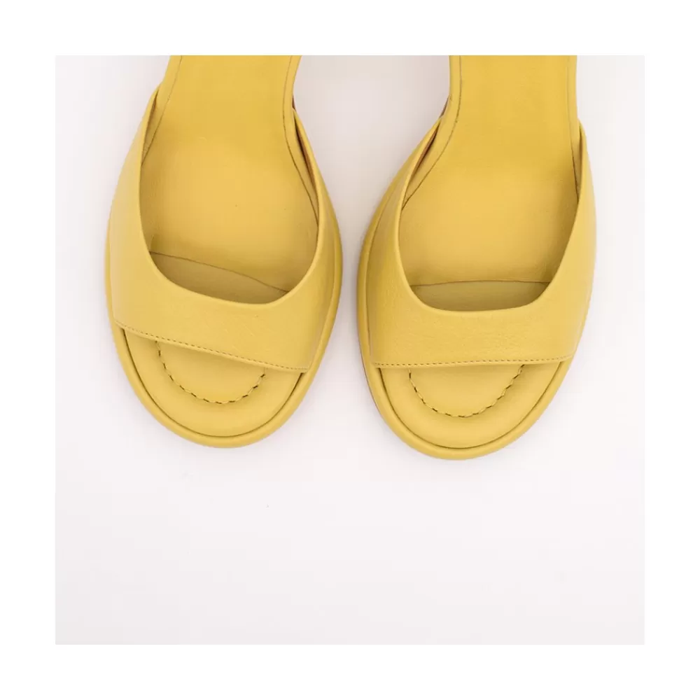 dennis__sandalia_dorsay_con_tacon_medio_de_diseno_conico_4.webp Mujer Ángel Alarcón Dennis - Sandalia D'Orsay Con Tacon Medio De Diseno Conico