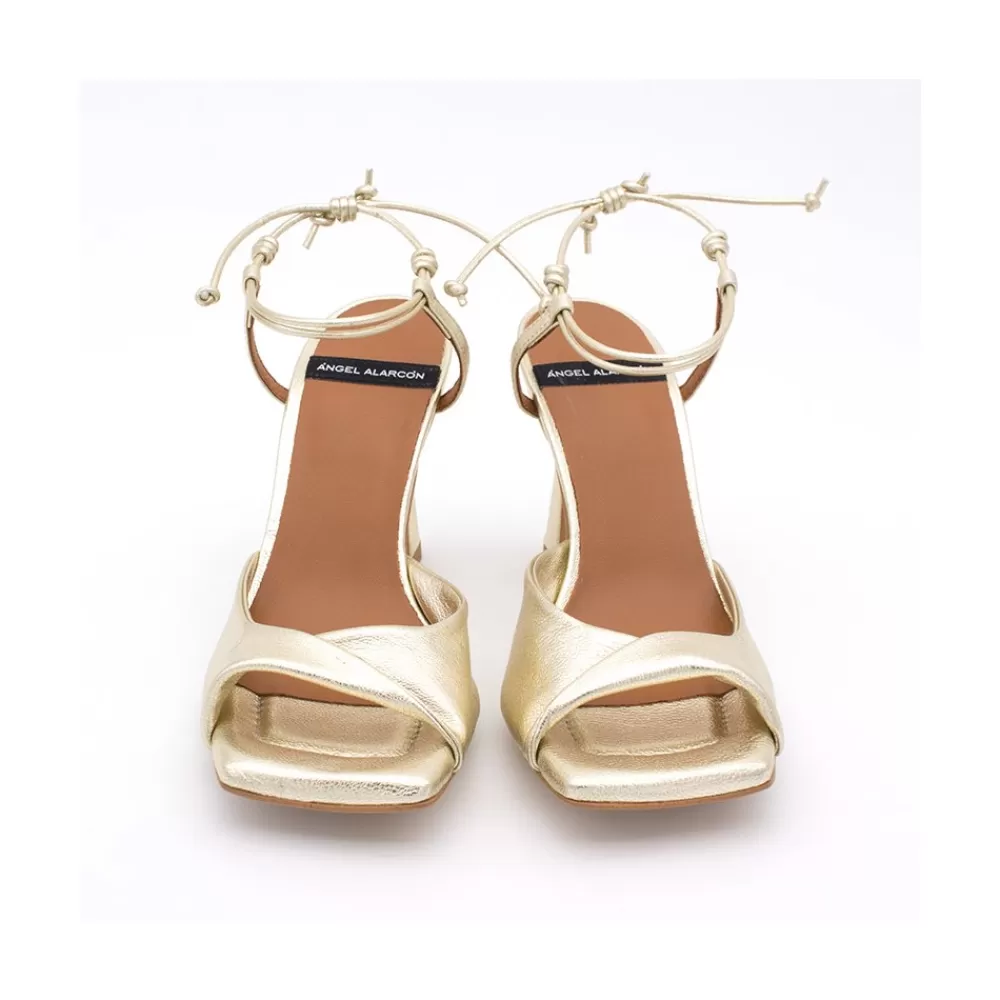 Mujer Ángel Alarcón Karyn - Sandalia De Piel Metalizada De Tacon Alto Con Pala Combinada Fruncida