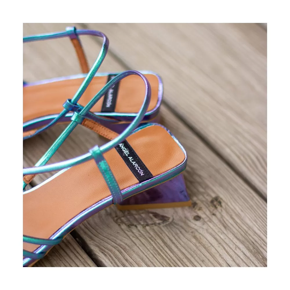 mazzy__sandalia_tornasol_de_tiras_con_tacon_de_diseno_triangular_4-1.webp Mujer Ángel Alarcón Mazzy - Sandalia Tornasol De Tiras Con Tacon De Diseno Triangular