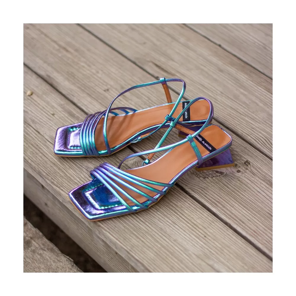 mazzy__sandalia_tornasol_de_tiras_con_tacon_de_diseno_triangular_5.webp Mujer Ángel Alarcón Mazzy - Sandalia Tornasol De Tiras Con Tacon De Diseno Triangular