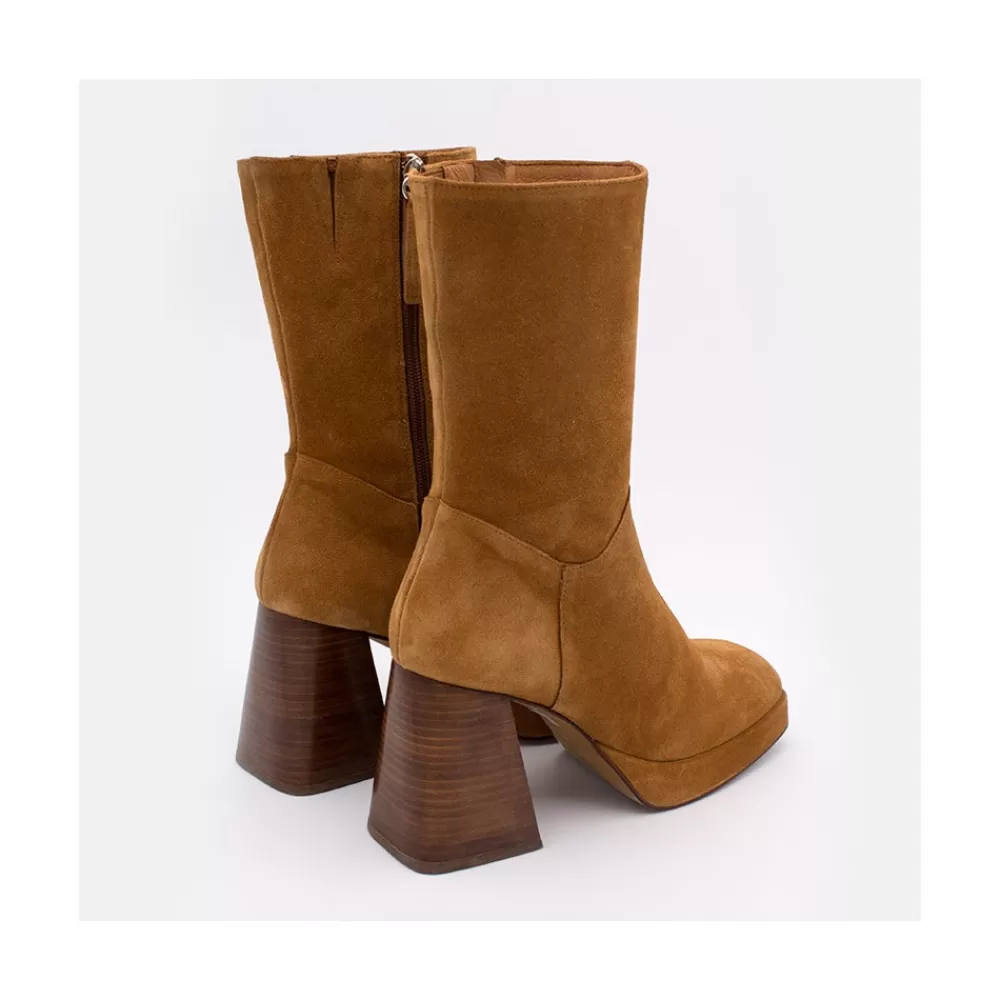 olama__botas_de_mujer_comodas_de_ante_con_tacon_chunky_y_plataforma_3.webp Mujer Ángel Alarcón Olama - Botas De Mujer Comodas De Ante Con Tacon Chunky Y Plataforma