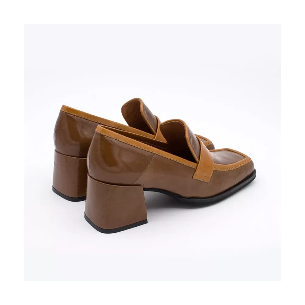 peggy__mocasin_de_piel_brillante_duotono_con_tacon_ancho_2.webp Mujer Ángel Alarcón Peggy - Mocasin De Piel Brillante Duotono Con Tacon Ancho