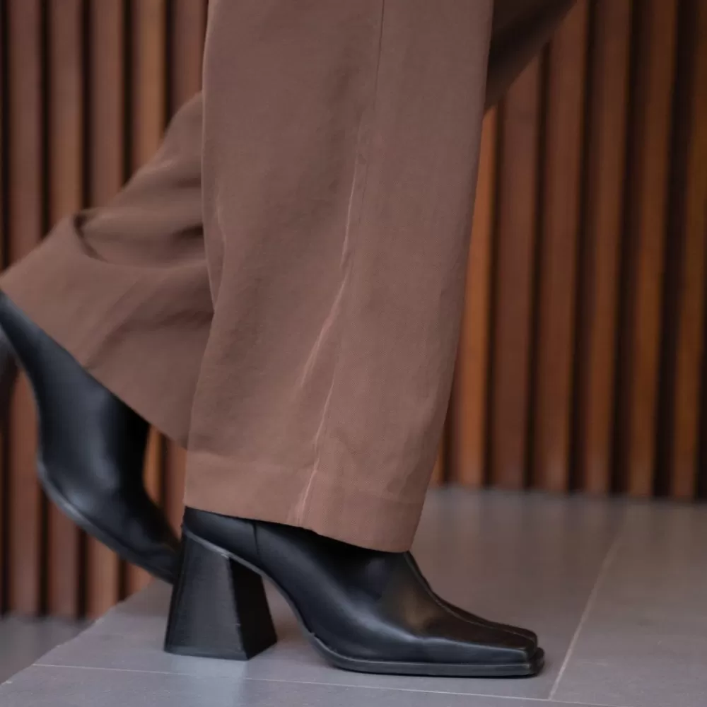 savegre__botines_elasticos_de_tipo_calcetin_con_tacon_geometrico_alto_8.webp Mujer Ángel Alarcón Savegre - Botines Elasticos De Tipo Calcetin Con Tacon Geometrico Alto