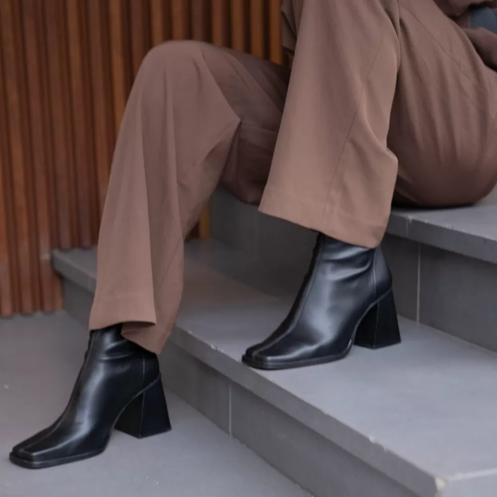 savegre__botines_elasticos_de_tipo_calcetin_con_tacon_geometrico_alto_9.webp Mujer Ángel Alarcón Savegre - Botines Elasticos De Tipo Calcetin Con Tacon Geometrico Alto